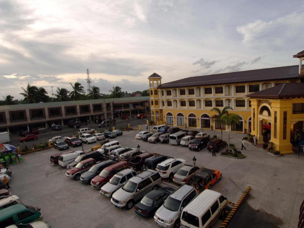 Planta Centro Bacolod Hotel & Residences Exterior foto
