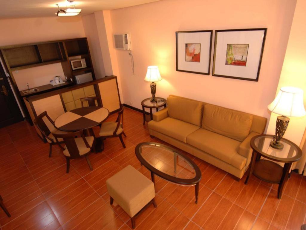 Planta Centro Bacolod Hotel & Residences Exterior foto