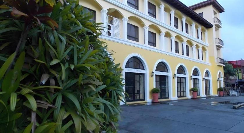 Planta Centro Bacolod Hotel & Residences Exterior foto