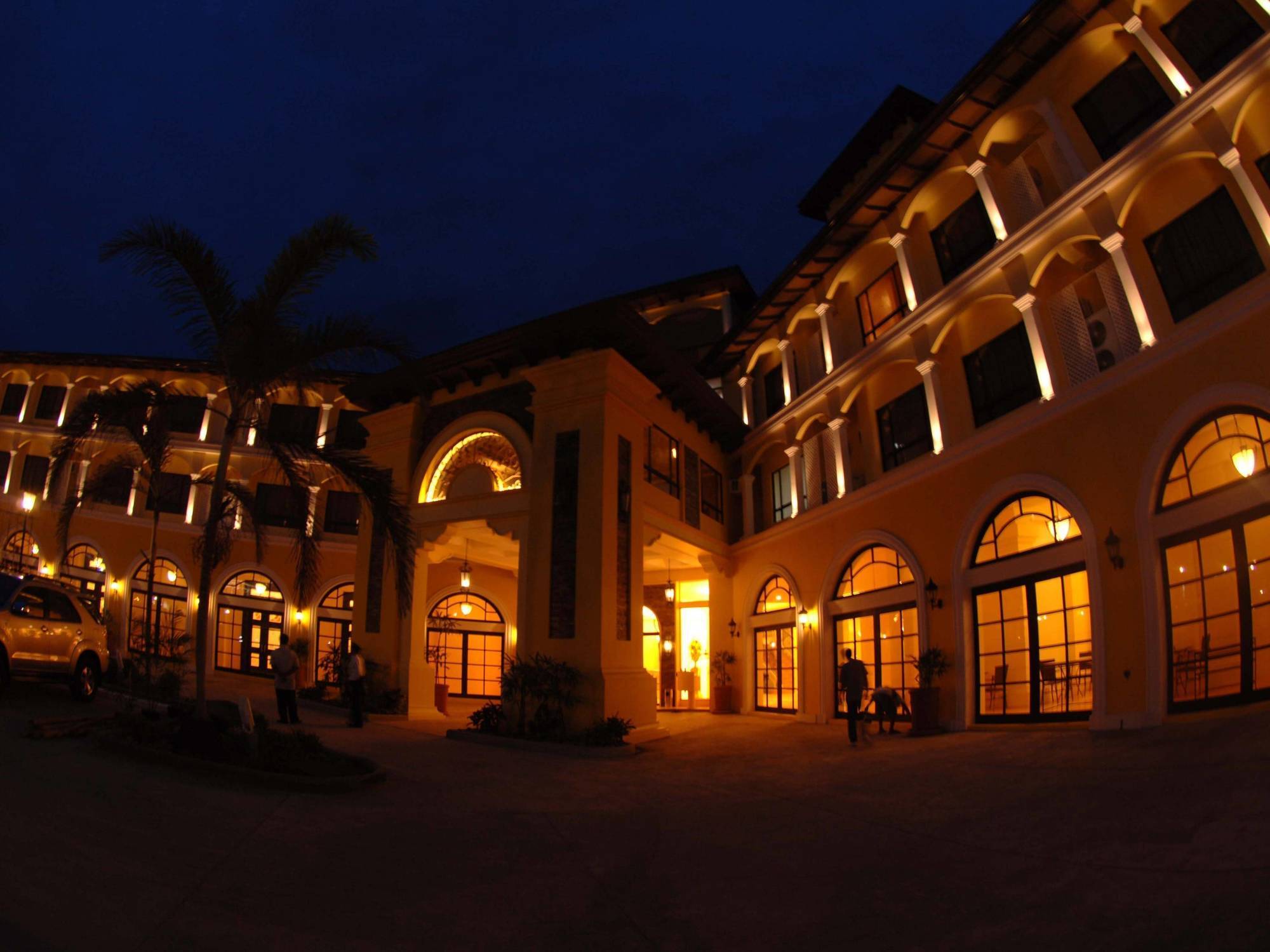Planta Centro Bacolod Hotel & Residences Exterior foto